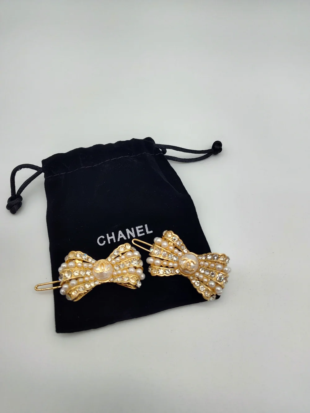 CHANEL CC Pearl Crystal Bow Barrettes Pair Gold Hair Clips 25A France - Picture 3 of 8